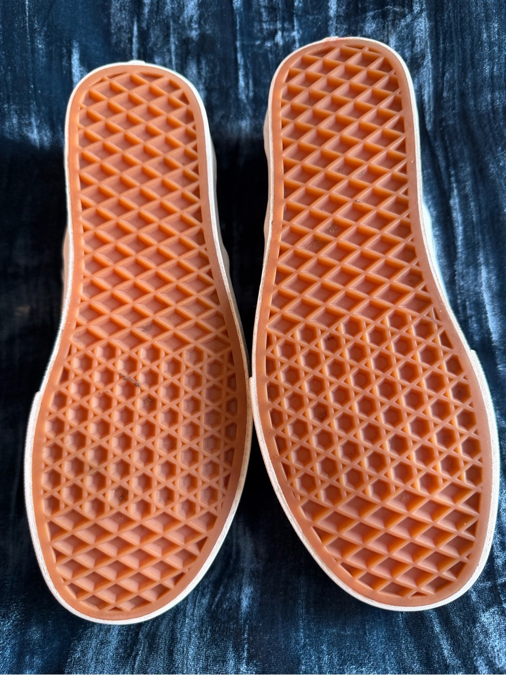 Women’s Van slip-on in checkerboard pattern. Perfect for running around - Picture 3 of 4